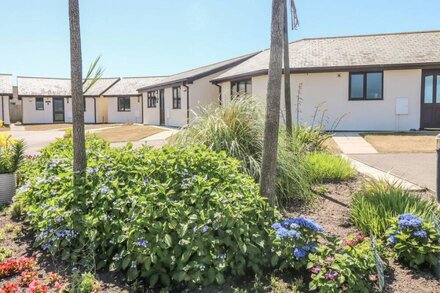 SEA SPRAY, family friendly, country holiday cottage in Marazion