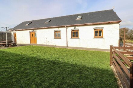 THE OLD COW BARN, pet friendly, with a garden in Laugharne