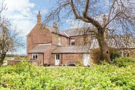 THE EAST WING COTTAGE, pet friendly, with open fire in Thirsk