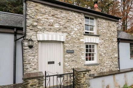 PENLON, pet friendly, country holiday cottage in Capel Bangor