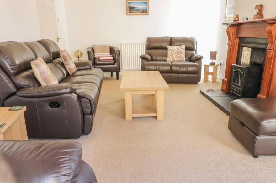 CHALDON, pet friendly, country holiday cottage in Coldingham