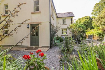 LITTLE TREVEAN, pet friendly, with open fire in Coverack