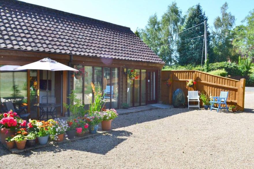 Hawkeswade Barn - One Bedroom House, Sleeps 2