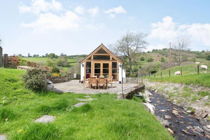 PEN Y BONT, Pet Friendly, Character Holiday Cottage In Glyn Ceiriog