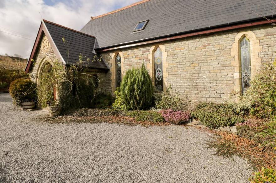THE CHAPEL, Pet Friendly, Character Holiday Cottage In Pontsticill