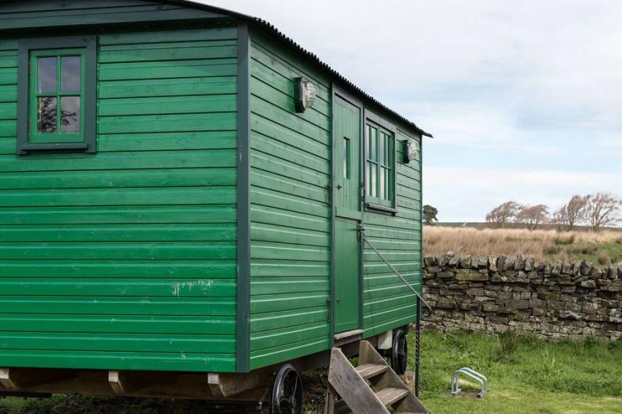 PEAT GATE SHEPHERD'S HUT, Romantic, With Open Fire In Haltwhistle