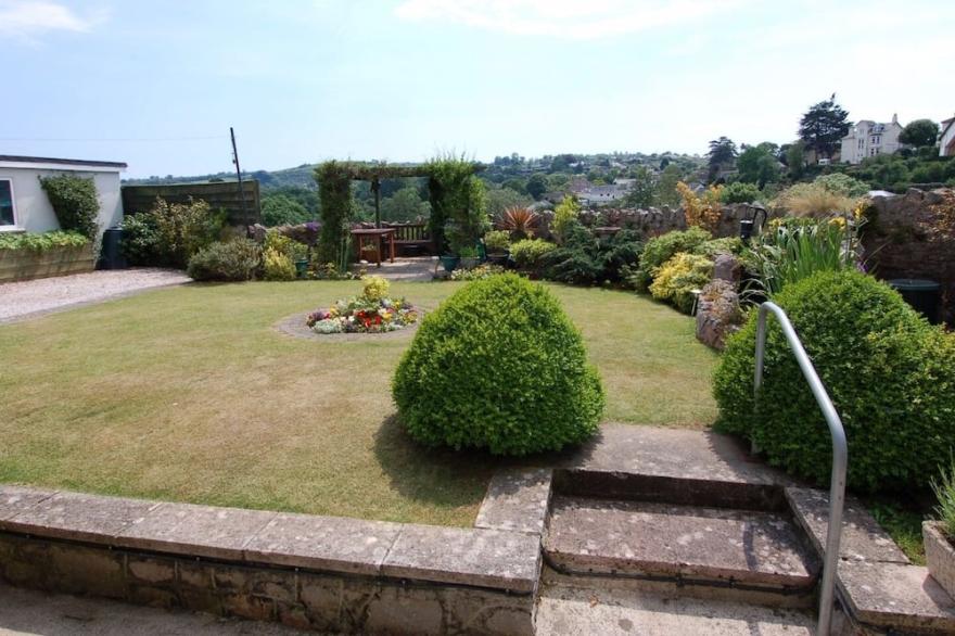 GARDEN VIEW, with a garden in Kingskerswell