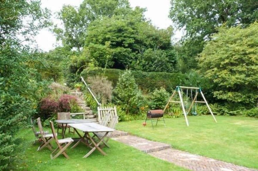 TUDOR WING, Pet Friendly, Luxury Holiday Cottage In Chiddingstone