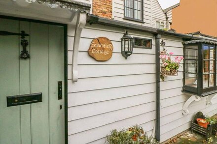 SWANFIELD COTTAGE, romantic, country holiday cottage in Whitstable