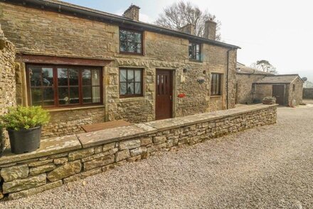 STABLE COTTAGE, pet friendly, with a garden in Newbiggin-On-Lune