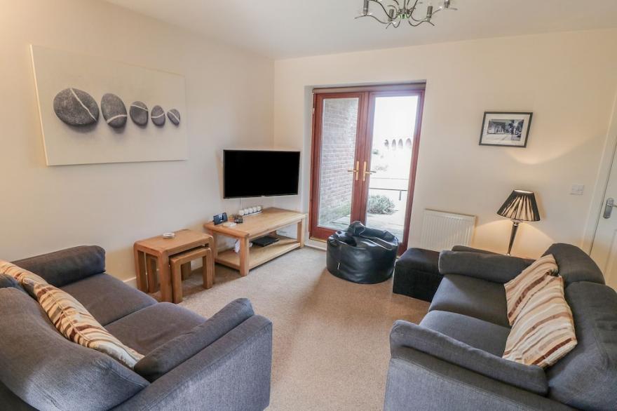 CRICKET COTTAGE, Pet Friendly, With A Garden In Whitby