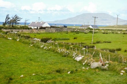 OCEAN VIEW, pet friendly, with open fire in Louisburgh, County Mayo