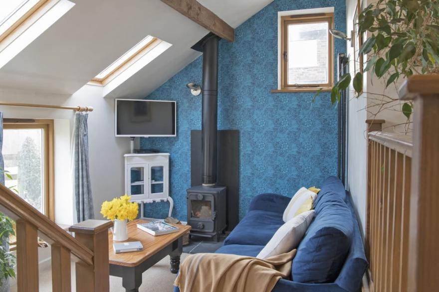 GREENACRES BARN, pet friendly, character holiday cottage in Denstone