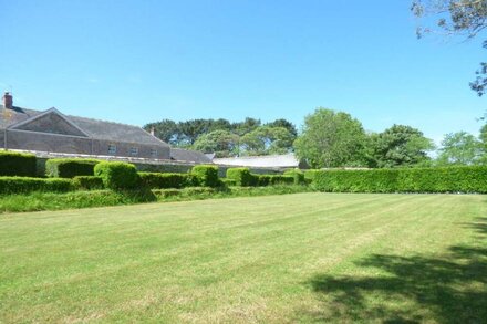 THE BULLSHED, family friendly, character holiday cottage in Marazion