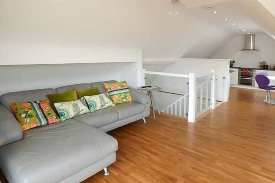 TY HENRI, Pet Friendly, Luxury Holiday Cottage In Tresaith