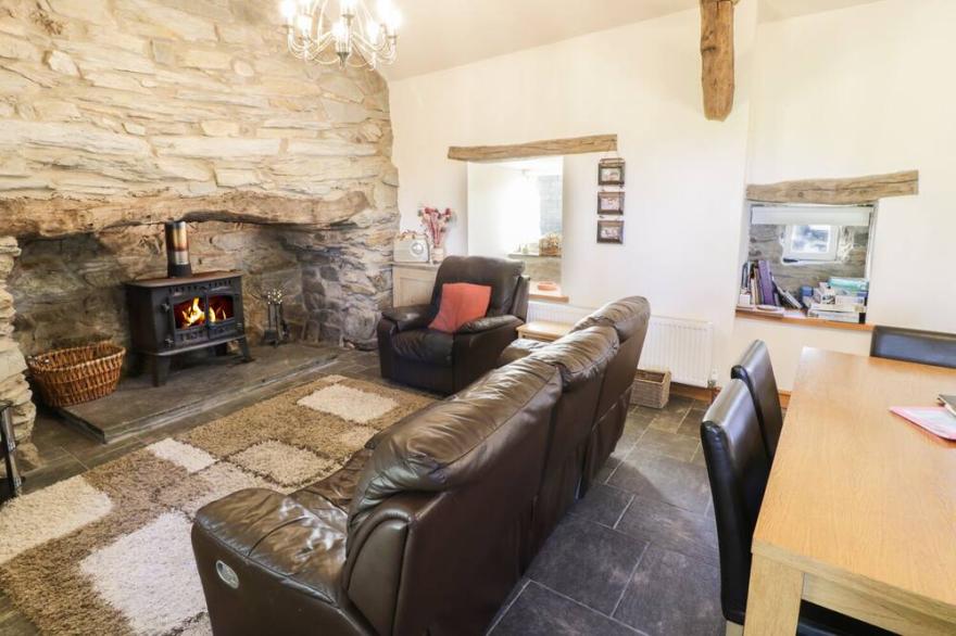YR HEN DY, family friendly, with open fire in Llan Ffestiniog