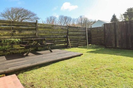 CONTENTION BARN, pet friendly, with a garden in Penhallow