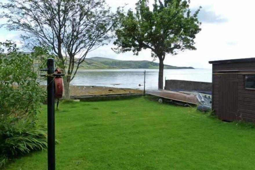 TOP FLAT, Pet Friendly, Country Holiday Cottage In Tighnabruaich