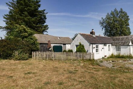 CAMPHILL, pet friendly, with open fire in Kirkcudbright