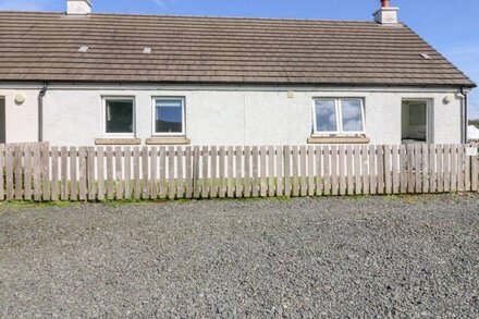 POPPIES COTTAGE, pet friendly, with open fire in Salen, Isle Of Mull