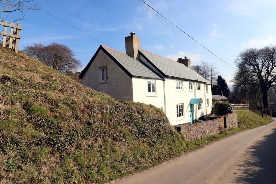 GREENSLADES, pet friendly, character holiday cottage in Exford