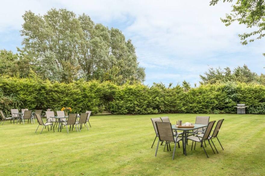 DOROTHY'S COTTAGE, family friendly, with open fire in Alnmouth