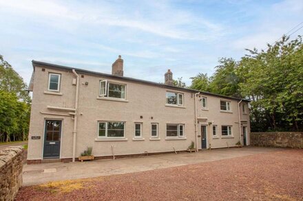 DOROTHY'S COTTAGE, family friendly, with open fire in Alnmouth