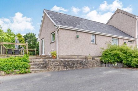 BEEFS PARK FARM ANNEXE, with a garden in Amroth