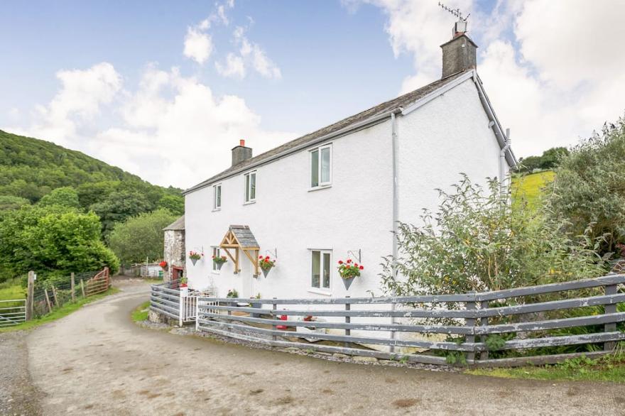 TY NANT, Pet Friendly, Character Holiday Cottage In Betws-Y-Coed