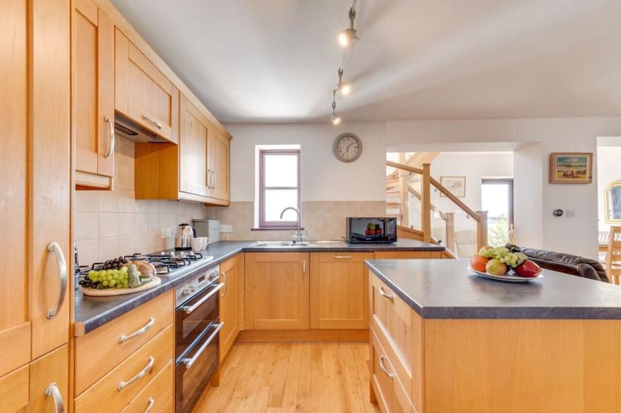 The Anchorage - Three Bedroom House, Sleeps 6