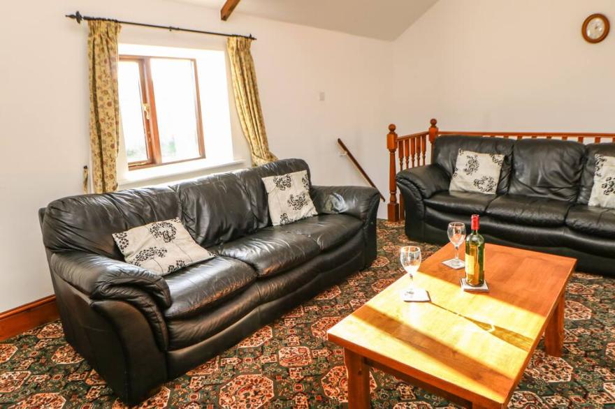 BUTTERWICK, pet friendly, character holiday cottage in Staindrop