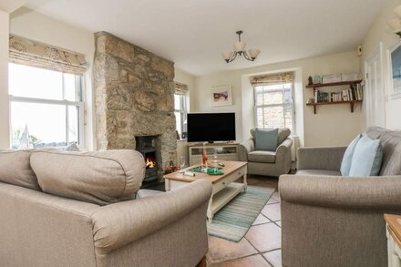 ROSE VILLA, pet friendly, country holiday cottage in Newlyn