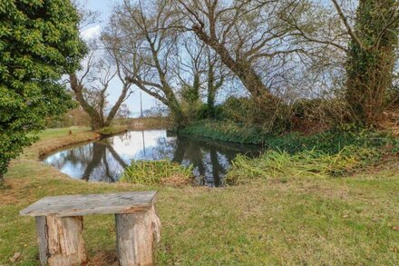 BLUEBELL LODGE, pet friendly, with a garden in Saltburn-By-The-Sea