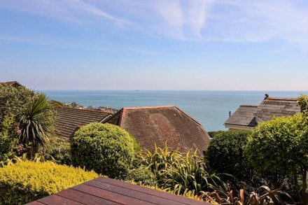 THE DECK STUDIO, romantic, luxury holiday cottage in Ventnor