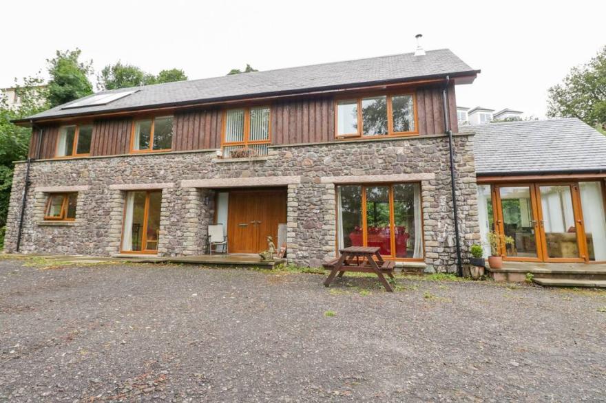 WOODLAND VILLA, Family Friendly, Country Holiday Cottage In Oban