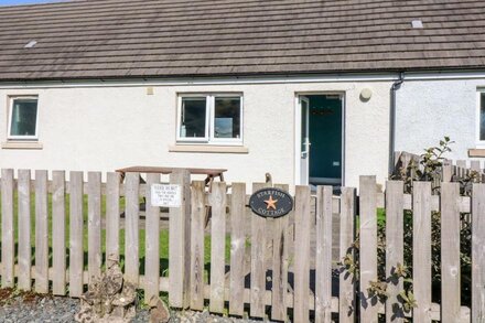 STARFISH COTTAGE, pet friendly, with open fire in Salen, Isle Of Mull