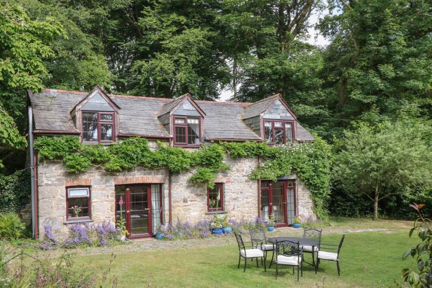 PANDIA, pet friendly, character holiday cottage in Bodmin Moor