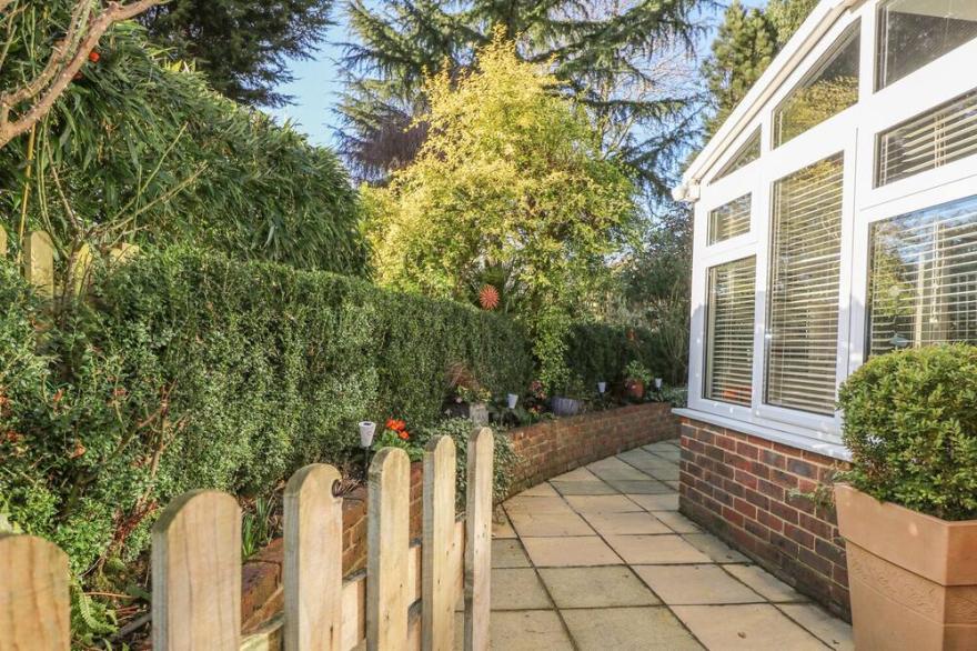 WOODEND ANNEXE, family friendly, with a garden in Fontwell