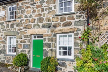 BRO DAWEL, pet friendly, character holiday cottage in Dolgellau