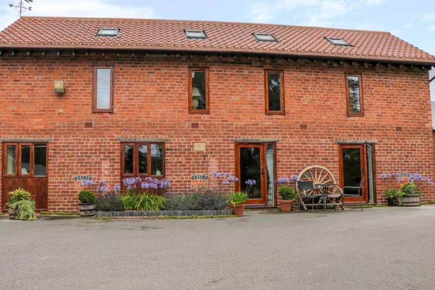 THE GRANARY, Romantic, With A Garden In Askham