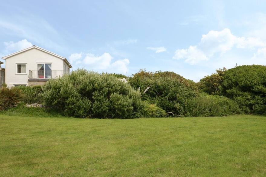 THE LOOKOUT, Pet Friendly, Character Holiday Cottage In Sennen