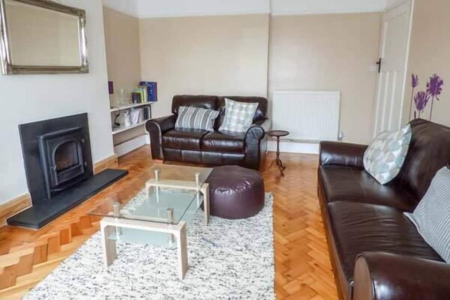 PEN HILL, family friendly, with a garden in Llantwit Major
