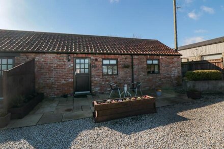 THE OLD CIDER BARN, country holiday cottage, with a garden in Wells