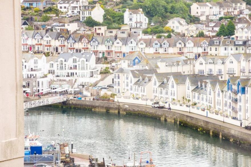 PEBBLE BAY, family friendly, character holiday cottage in Brixham