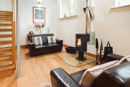 THE OLD CHAPEL, family friendly, character holiday cottage in Malton