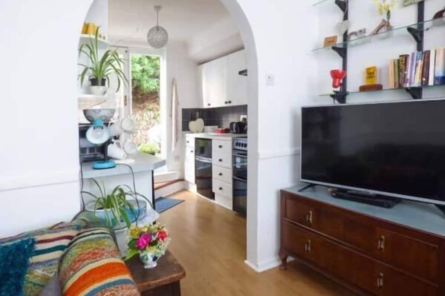 TIDEWOOD, family friendly, country holiday cottage in Polzeath