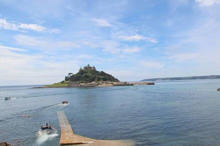 SEA HORSES, family friendly, country holiday cottage in Marazion