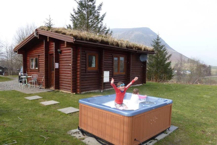 Log Cabin With Hot Tub For 2 | In The Cairngorm National Park | Accepts Dogs