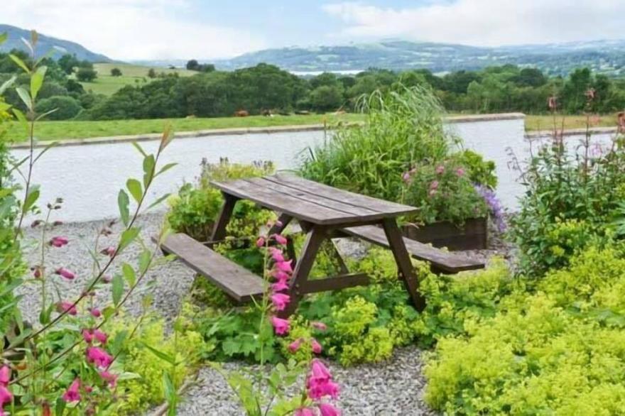 DASH, pet friendly, character holiday cottage in Bassenthwaite