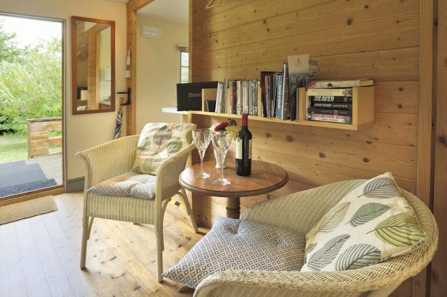 Willow Cabin - One Bedroom House, Sleeps 2